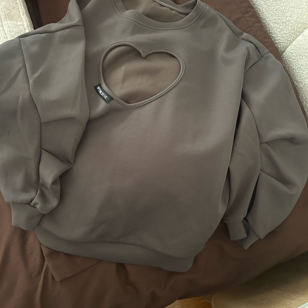 Heart Cutout Sweatshirt in Taupe